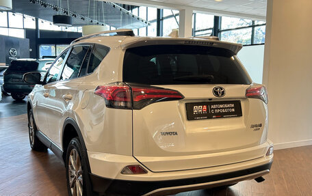 Toyota RAV4, 2018 год, 2 680 000 рублей, 2 фотография