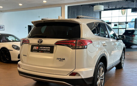 Toyota RAV4, 2018 год, 2 680 000 рублей, 4 фотография