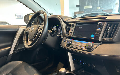 Toyota RAV4, 2018 год, 2 680 000 рублей, 24 фотография