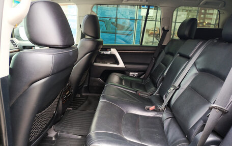 Toyota Land Cruiser 200, 2013 год, 2 940 000 рублей, 15 фотография