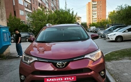 Toyota RAV4, 2018 год, 2 090 000 рублей, 3 фотография