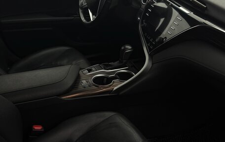 Toyota Camry, 2019 год, 2 450 000 рублей, 7 фотография