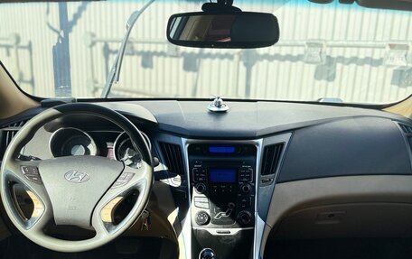 Hyundai Sonata VI, 2011 год, 950 000 рублей, 2 фотография
