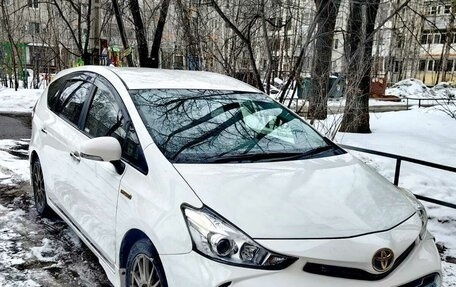 Toyota Prius Alpha I (ZVW40/41), 2012 год, 1 100 000 рублей, 2 фотография