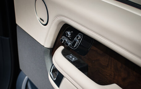 Land Rover Range Rover IV рестайлинг, 2018 год, 5 500 000 рублей, 21 фотография