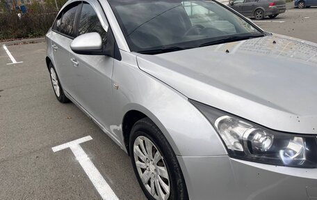 Chevrolet Cruze II, 2010 год, 700 000 рублей, 2 фотография