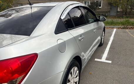 Chevrolet Cruze II, 2010 год, 700 000 рублей, 4 фотография