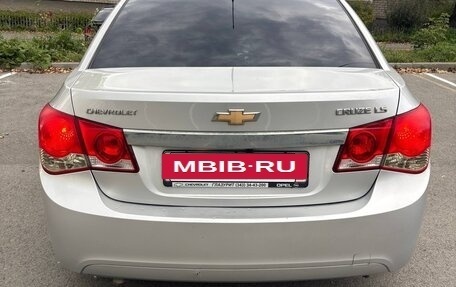 Chevrolet Cruze II, 2010 год, 700 000 рублей, 5 фотография