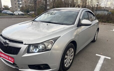 Chevrolet Cruze II, 2010 год, 700 000 рублей, 3 фотография