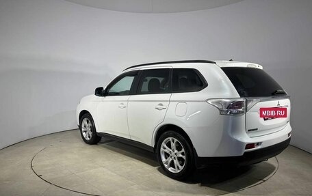 Mitsubishi Outlander III рестайлинг 3, 2012 год, 1 199 000 рублей, 9 фотография
