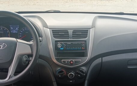 Hyundai Solaris II рестайлинг, 2012 год, 680 000 рублей, 10 фотография