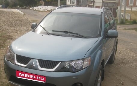 Mitsubishi Outlander III рестайлинг 3, 2007 год, 990 000 рублей, 2 фотография
