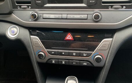 Hyundai Elantra VI рестайлинг, 2017 год, 1 250 000 рублей, 12 фотография