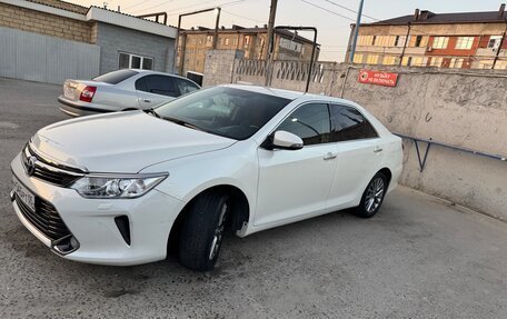 Toyota Camry, 2017 год, 2 850 000 рублей, 2 фотография