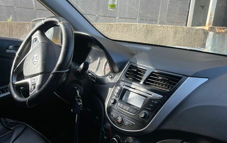 Hyundai Solaris II рестайлинг, 2015 год, 625 000 рублей, 12 фотография