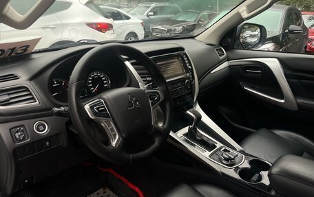 Mitsubishi Pajero Sport III рестайлинг, 2018 год, 2 599 000 рублей, 6 фотография