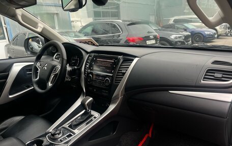 Mitsubishi Pajero Sport III рестайлинг, 2018 год, 2 599 000 рублей, 8 фотография