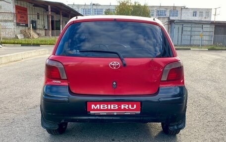 Toyota Yaris I рестайлинг, 2000 год, 340 000 рублей, 4 фотография