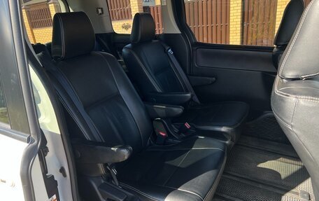 Toyota Voxy III, 2014 год, 10 фотография