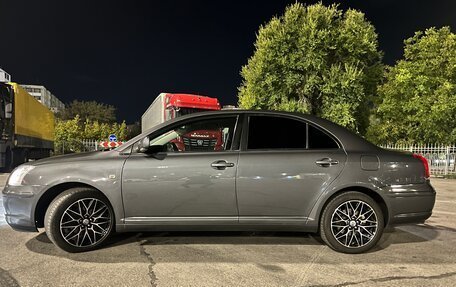 Toyota Avensis III рестайлинг, 2005 год, 950 000 рублей, 1 фотография