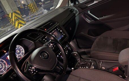 Volkswagen Tiguan II, 2018 год, 3 100 000 рублей, 4 фотография