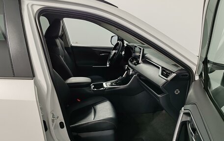 Toyota RAV4, 2021 год, 3 099 000 рублей, 21 фотография