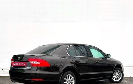 Skoda Superb III рестайлинг, 2013 год, 1 057 800 рублей, 2 фотография
