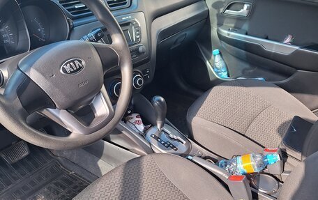 KIA Rio III рестайлинг, 2013 год, 930 000 рублей, 5 фотография
