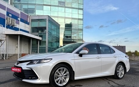 Toyota Camry, 2021 год, 2 550 000 рублей, 10 фотография