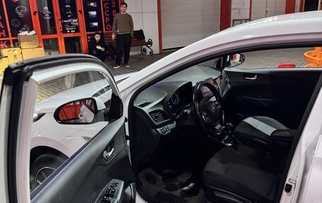Hyundai Solaris II рестайлинг, 2021 год, 1 600 000 рублей, 5 фотография