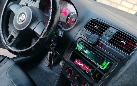 Volkswagen Polo VI (EU Market), 2011 год, 410 000 рублей, 1 фотография