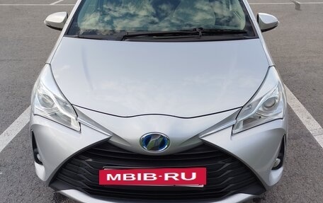 Toyota Vitz, 2017 год, 910 000 рублей, 2 фотография