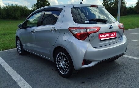 Toyota Vitz, 2017 год, 910 000 рублей, 9 фотография