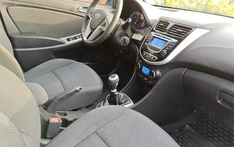 Hyundai Solaris II рестайлинг, 2011 год, 725 000 рублей, 13 фотография