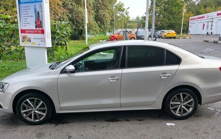 Volkswagen Jetta VI, 2011 год, 830 000 рублей, 2 фотография