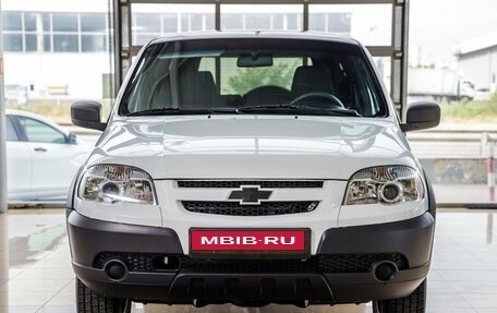 Chevrolet Niva I рестайлинг, 2018 год, 908 000 рублей, 2 фотография