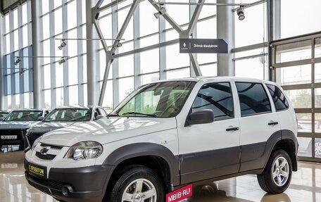 Chevrolet Niva I рестайлинг, 2018 год, 908 000 рублей, 3 фотография