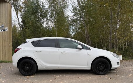 Opel Astra J, 2011 год, 740 000 рублей, 3 фотография