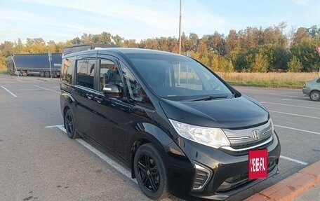 Honda Stepwgn IV, 2017 год, 1 950 000 рублей, 2 фотография