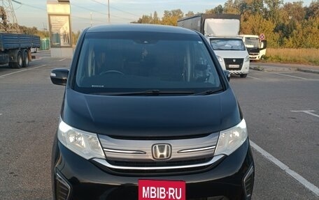 Honda Stepwgn IV, 2017 год, 1 950 000 рублей, 3 фотография