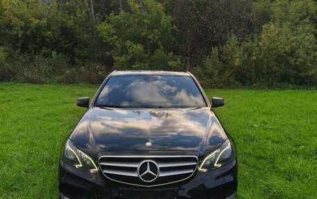 Mercedes-Benz E-Класс, 2013 год, 1 870 000 рублей, 2 фотография