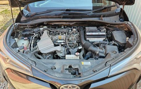 Toyota C-HR I рестайлинг, 2017 год, 1 650 000 рублей, 10 фотография