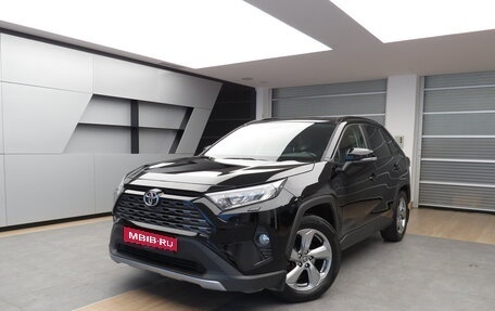 Toyota RAV4, 2021 год, 3 690 000 рублей, 1 фотография