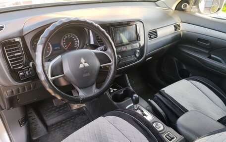 Mitsubishi Outlander III рестайлинг 3, 2013 год, 1 600 000 рублей, 12 фотография
