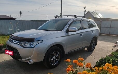 Mitsubishi Outlander III рестайлинг 3, 2013 год, 1 600 000 рублей, 5 фотография