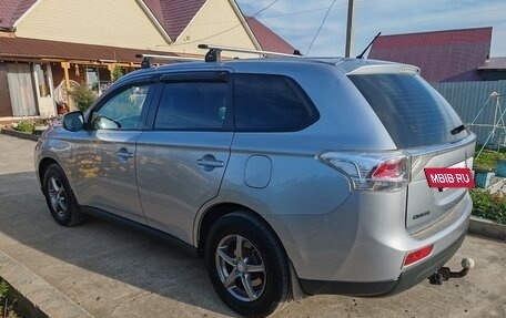 Mitsubishi Outlander III рестайлинг 3, 2013 год, 1 600 000 рублей, 3 фотография