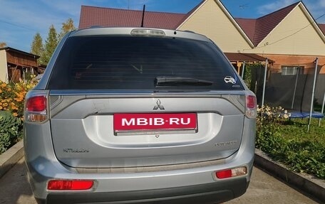 Mitsubishi Outlander III рестайлинг 3, 2013 год, 1 600 000 рублей, 4 фотография