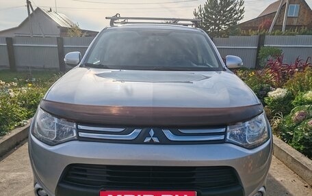 Mitsubishi Outlander III рестайлинг 3, 2013 год, 1 600 000 рублей, 6 фотография
