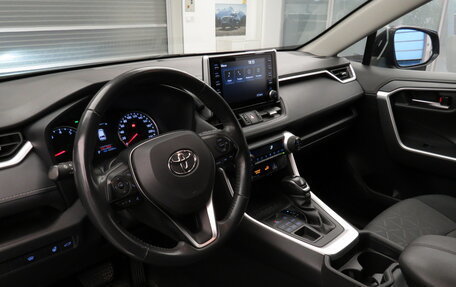 Toyota RAV4, 2021 год, 3 690 000 рублей, 7 фотография