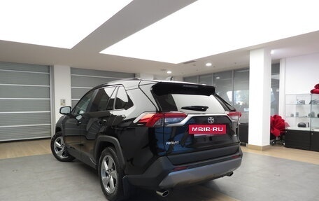 Toyota RAV4, 2021 год, 3 690 000 рублей, 4 фотография